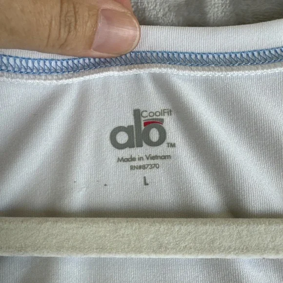 Alo Yoga CoolFit Tank Top Women's Large White Aqua V-neck Racerback Gym (1284)‎ - Picture 2 of 9